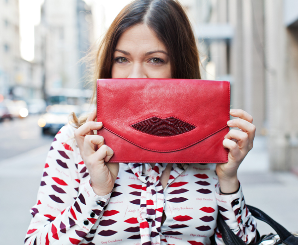 red-lips-clutch