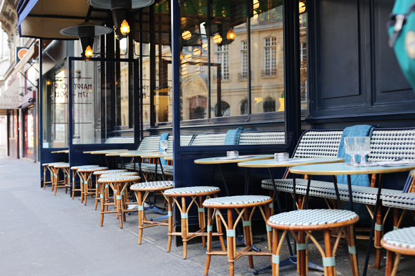 cute bistro cafes in paris with outdoor seating