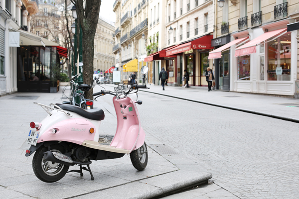 pink vespa in paris