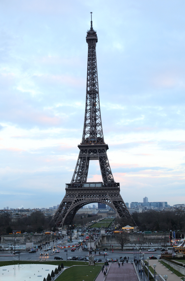 eiffel tower at sunset in the spring